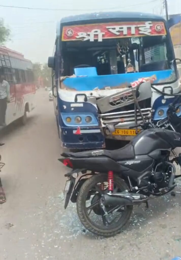 तेज रफ्तार बस ने बाइक सवार को कुचला, मौके पर ही एक युवक की दर्दनाक मौत